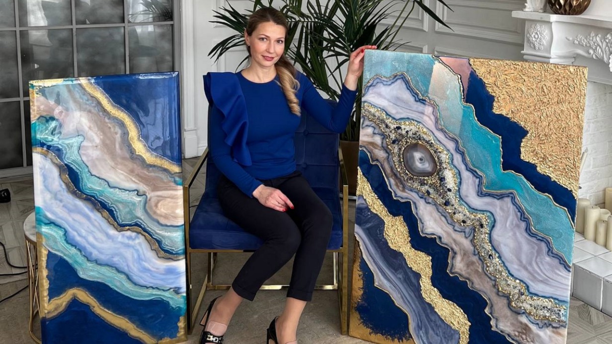 Художница и предприниматель Екатерина Семенова со своими новыми работами