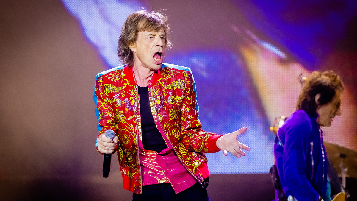 Группа The Rolling Stones выпустила студийный альбом под названием Foreign Tongues