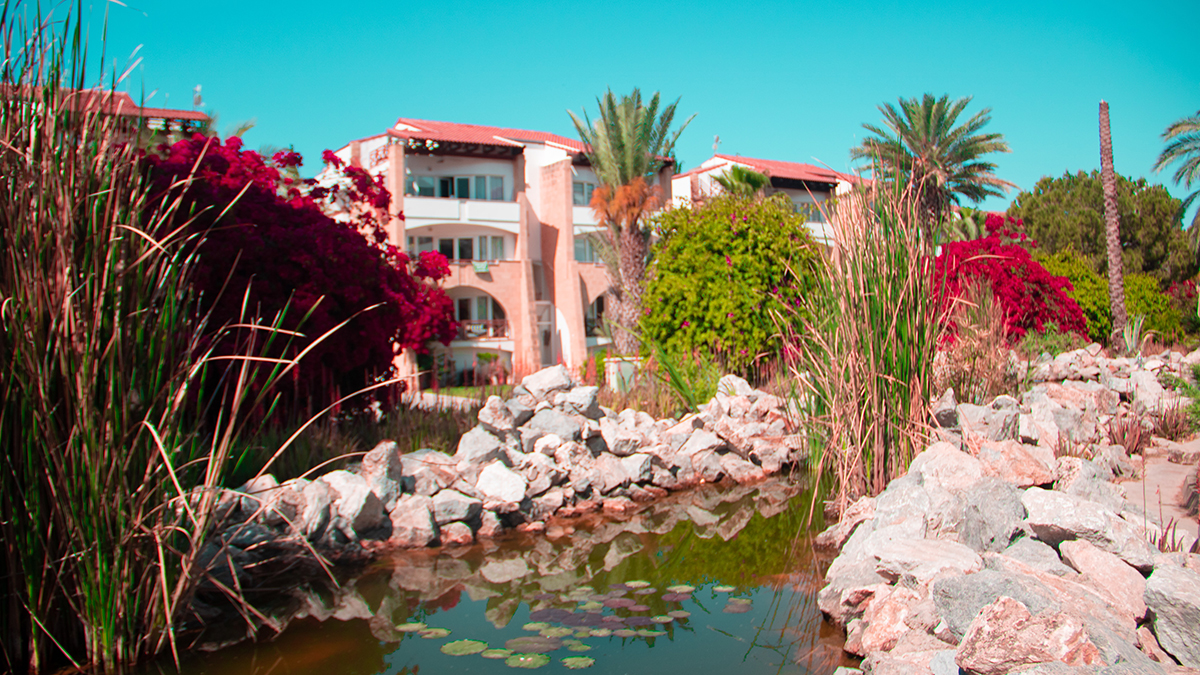 АТОР: В Анталье на отелях появились таблички с национальностями туристов