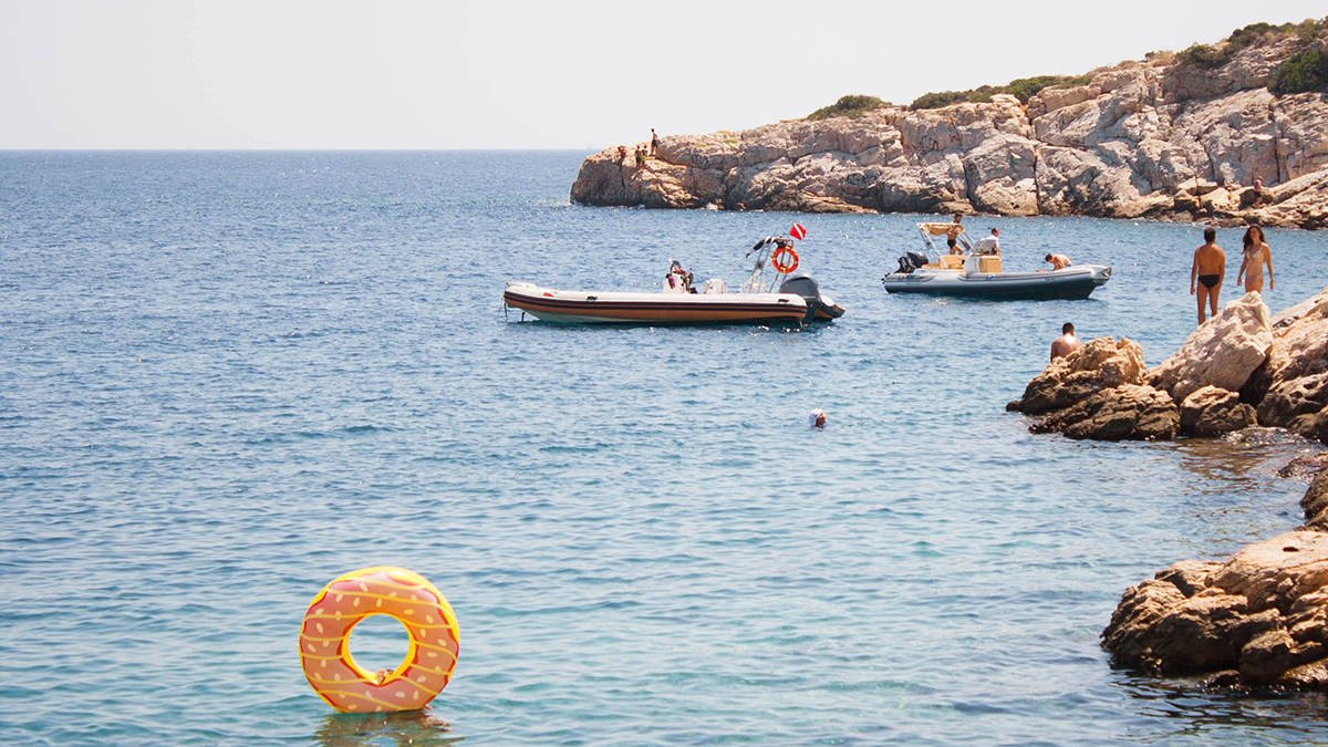 Anadolu: На пляже турецкой Антальи обнаружили останки ребенка