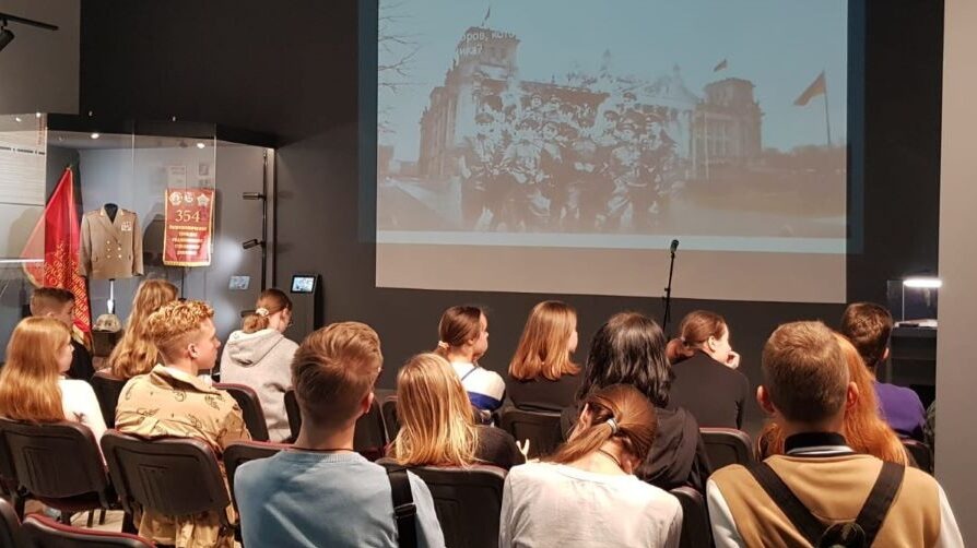 Школьникам рассказали о Курской битве в Музее Победы