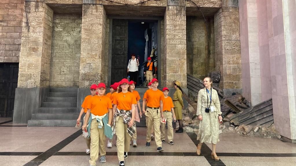 Экскурсия для юнармейцев из новых регионов прошла в Музее Победы