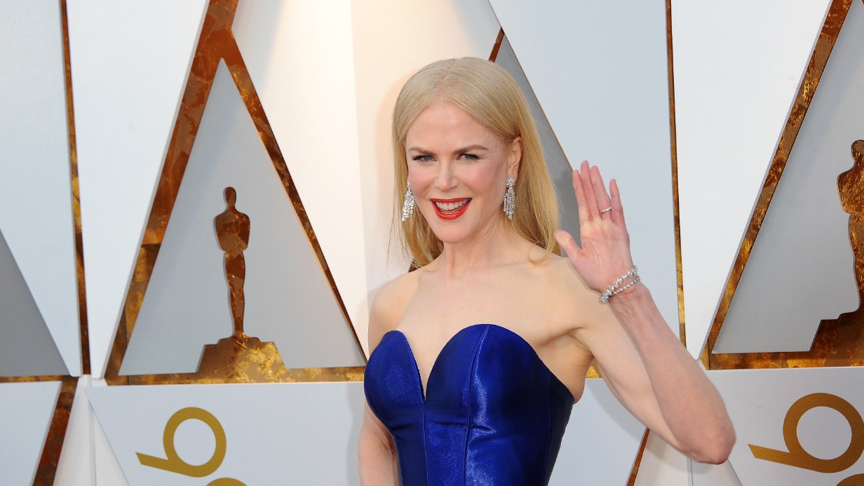 Стало известно, какие мировые звезды знакомы с самого детства