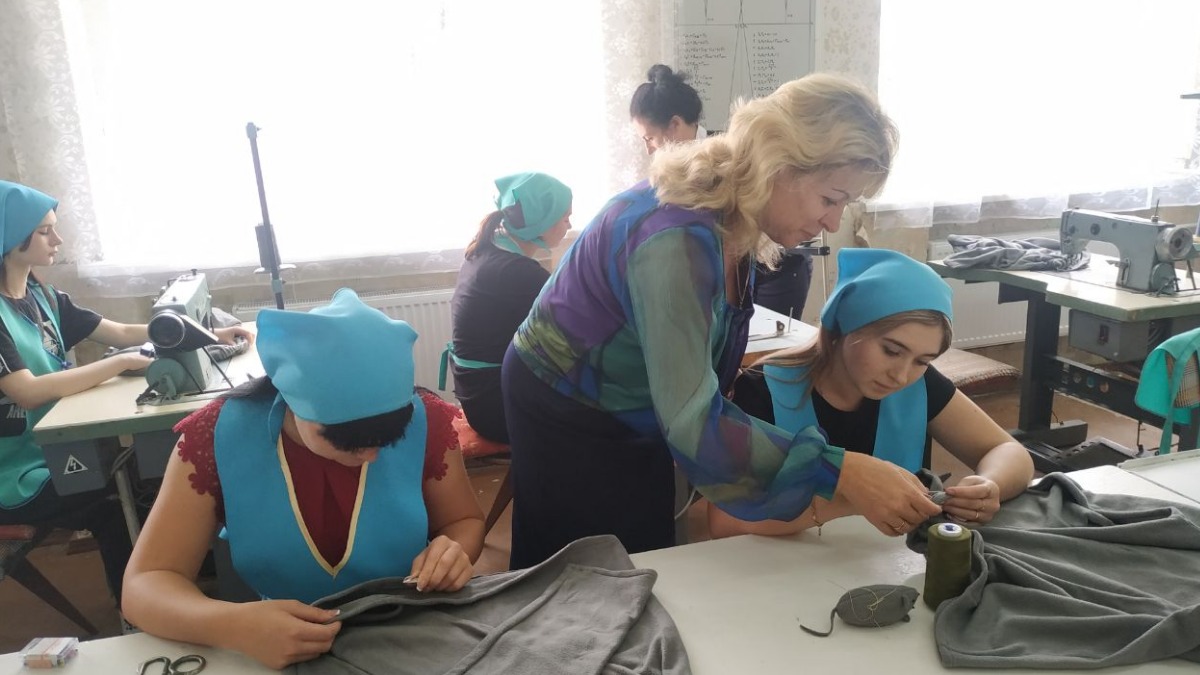 Студенты техникума шьют балаклавы и термобелье