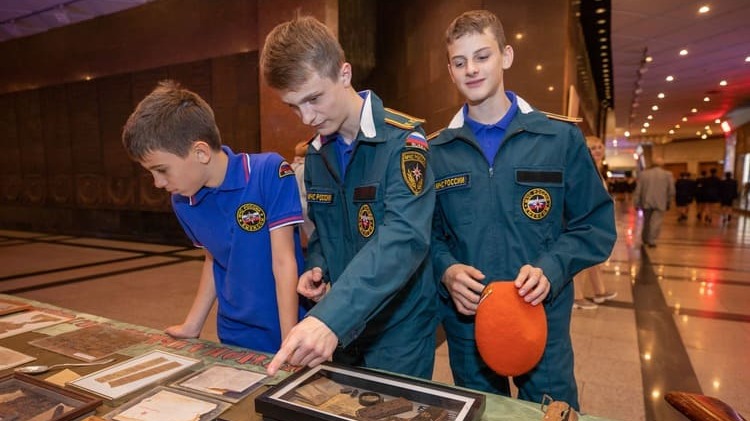 Более 150 реликвий представили на выставке в Музее Победы в честь Дня оружейника