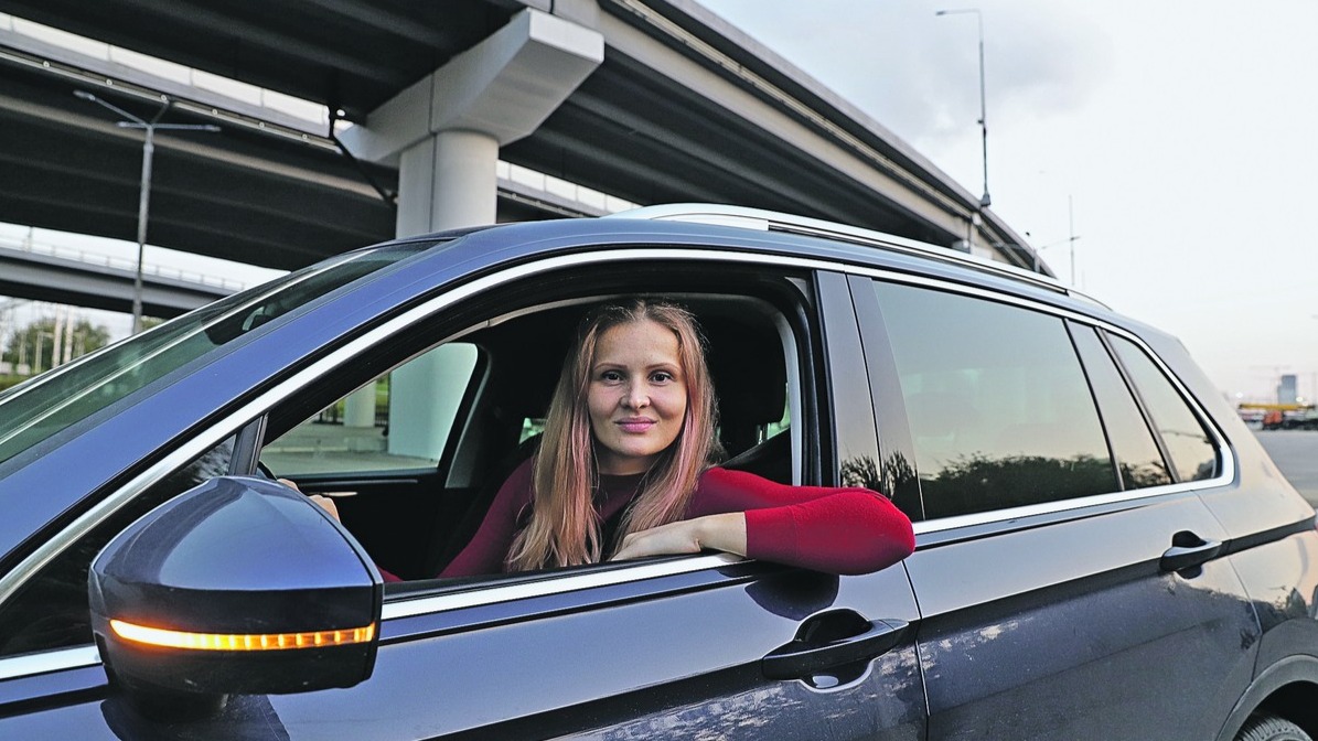 Жительница Чертанова Центрального Анна Никифоренко подъехала на автомобиле к эстакаде Московского скоростного диаметра возле 3-го Дорожного проезда