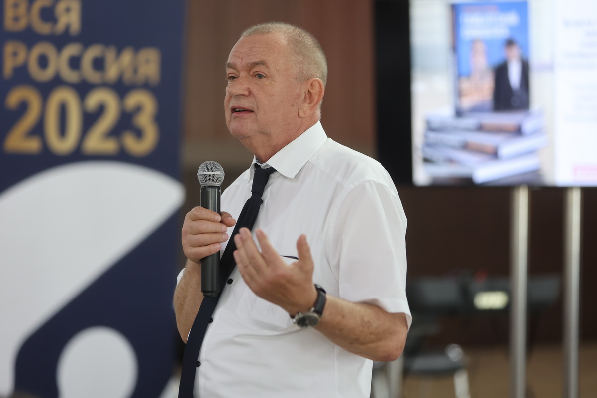 Главный редактор газеты «Вечерняя Москва» встретился с читателями в рамках Форума «Вся Россия - 2023»