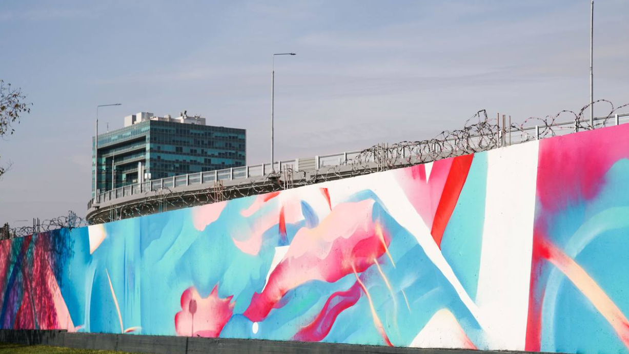 Благоустройство территории около культурного центра «Москвич» подошло к концу