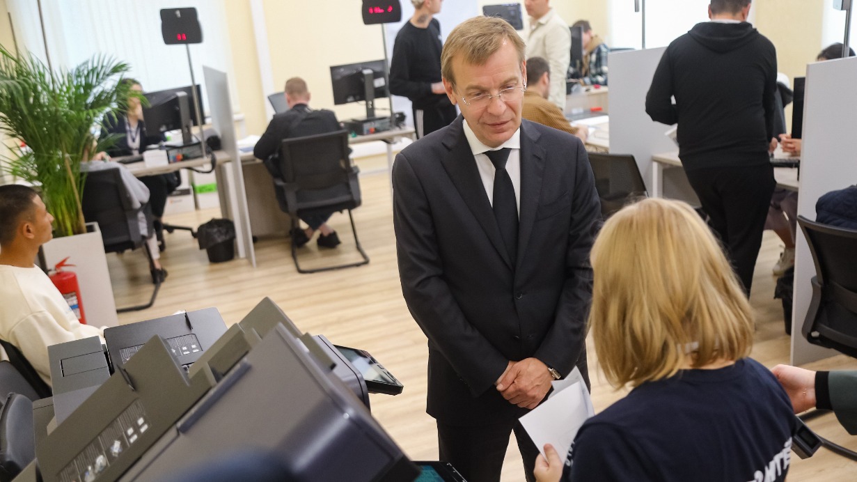 Депутат Мосгордумы отметил высокую орга­низацию работы пункта отбора контрактник­ов