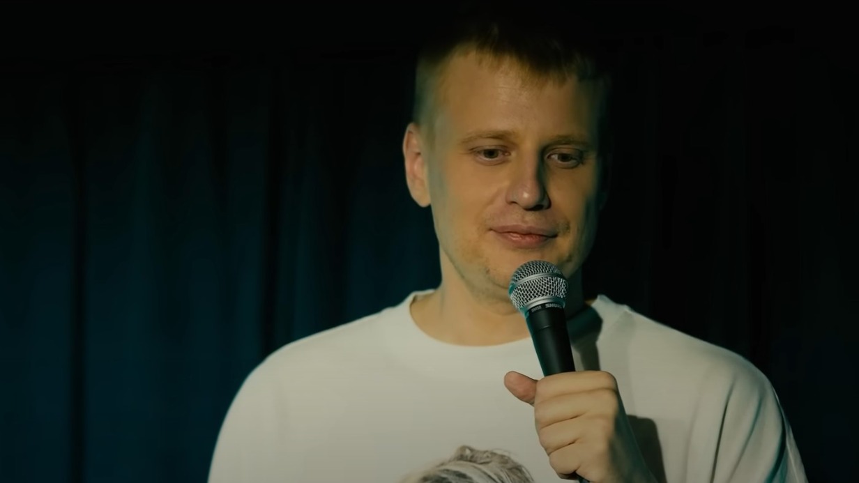 «Грустно»: Комик Комиссаренко впервые прокомментировал свадьбу с вебкам-моделью