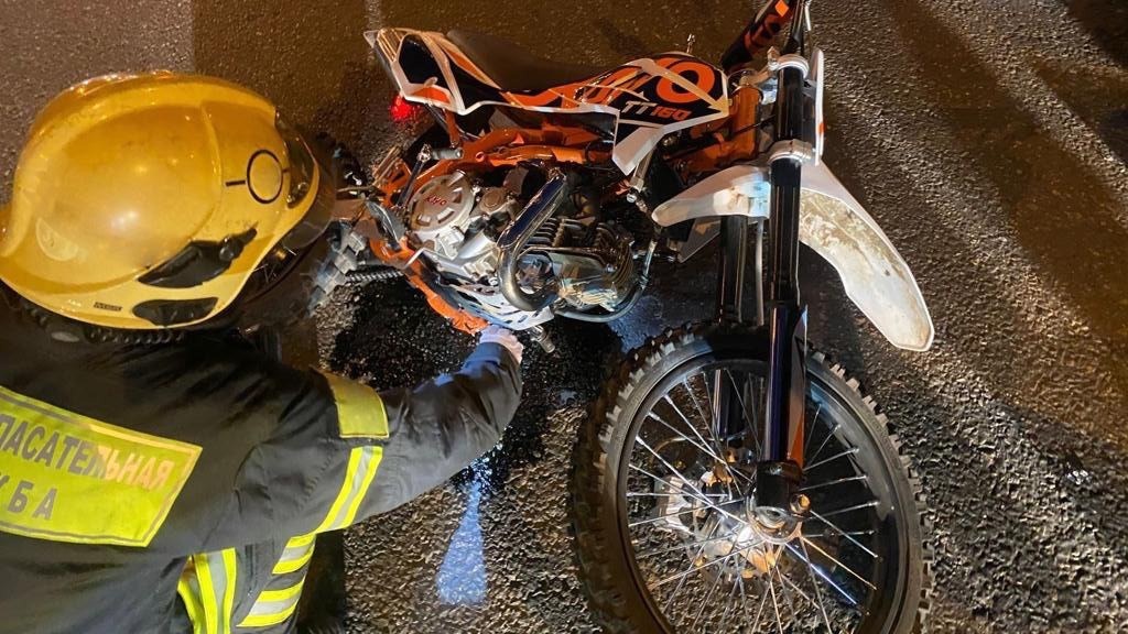 Подростка на питбайке госпитализировали после ДТП с автобусом в Москве