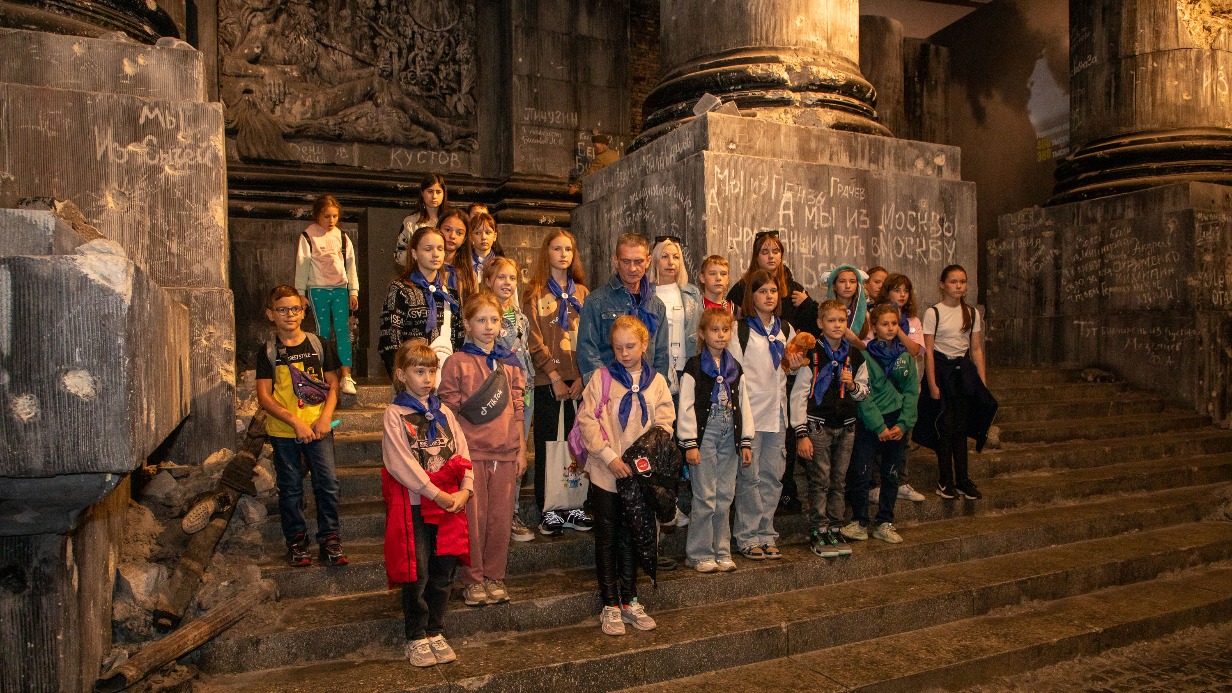 Более 500 школьников из новых регионов России посетили Музей Победы