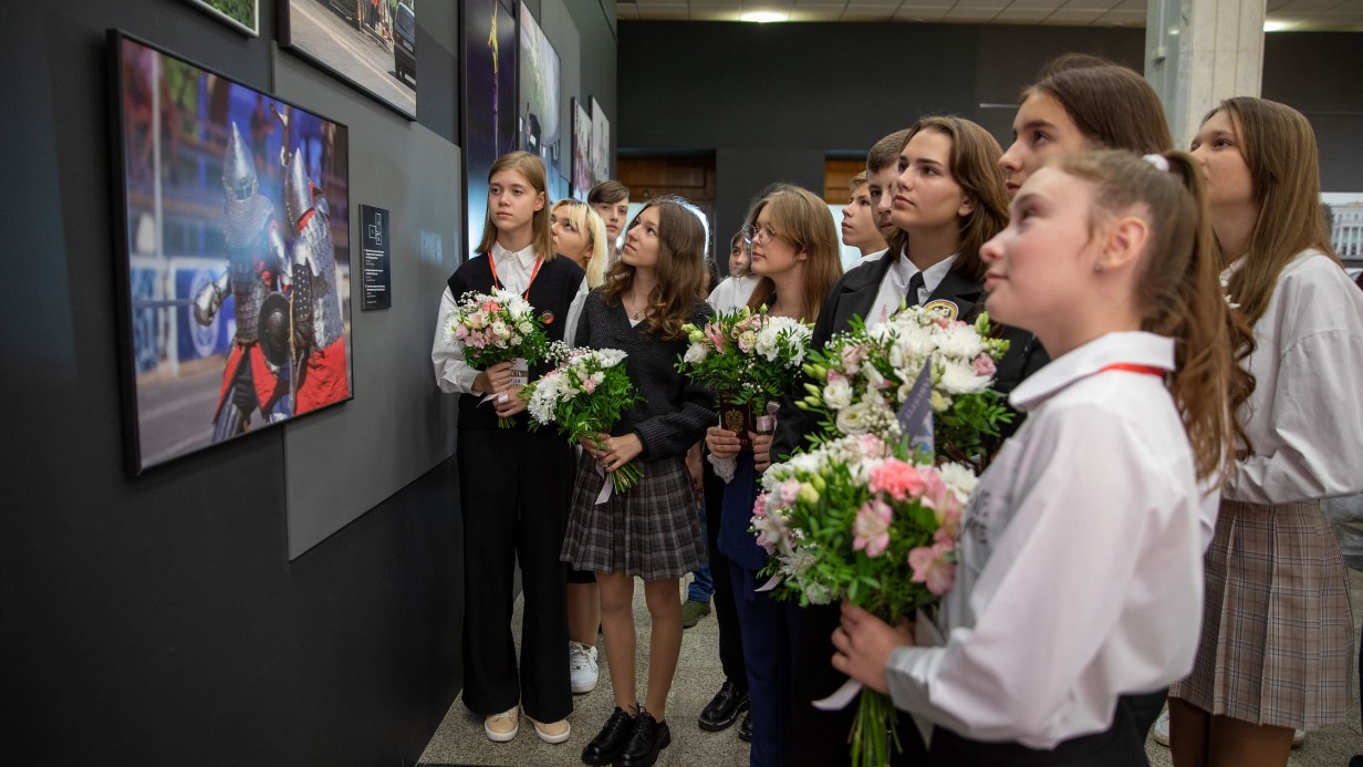 Выставку к годовщине присоединения новых регионов открыли в Музее Победы