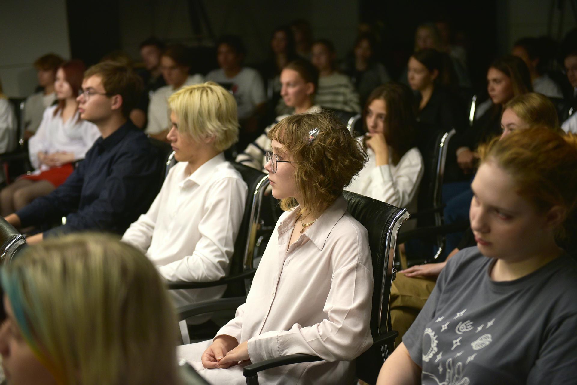  Практическое задание для школьников по теме: «Работа в кадре. Как подружиться с видеокамерой и работать с видеоформатами»