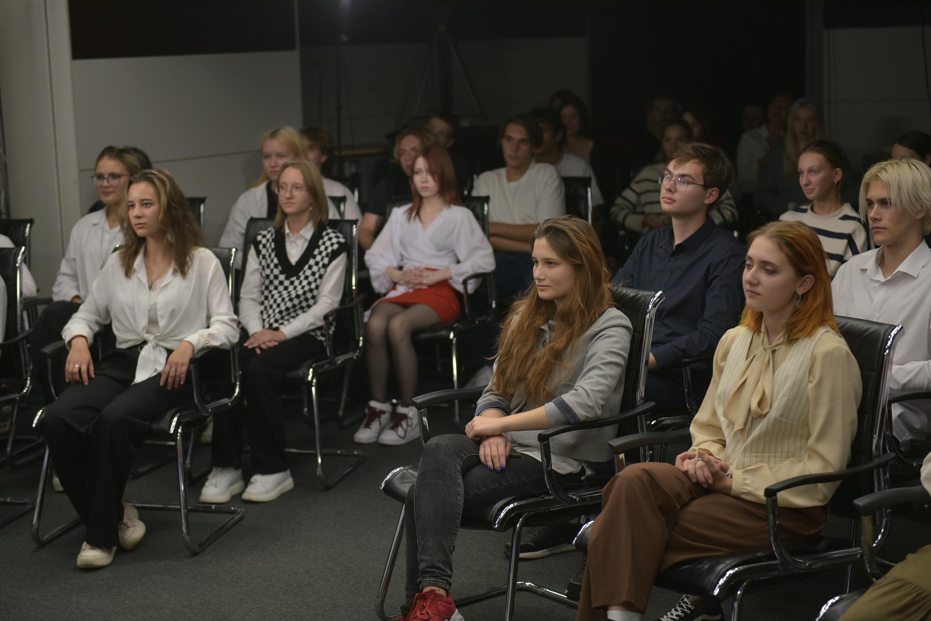 Выполненное практическое задание по теме: «Работа в кадре. Как подружиться с видеокамерой и работать с видеоформатами». Маргарита Репина