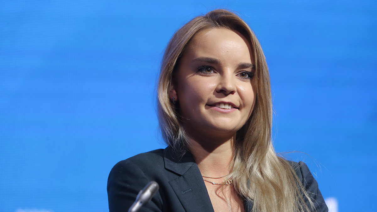 Аверина объяснила, почему россиянам нужно выступать даже без флага и гимна