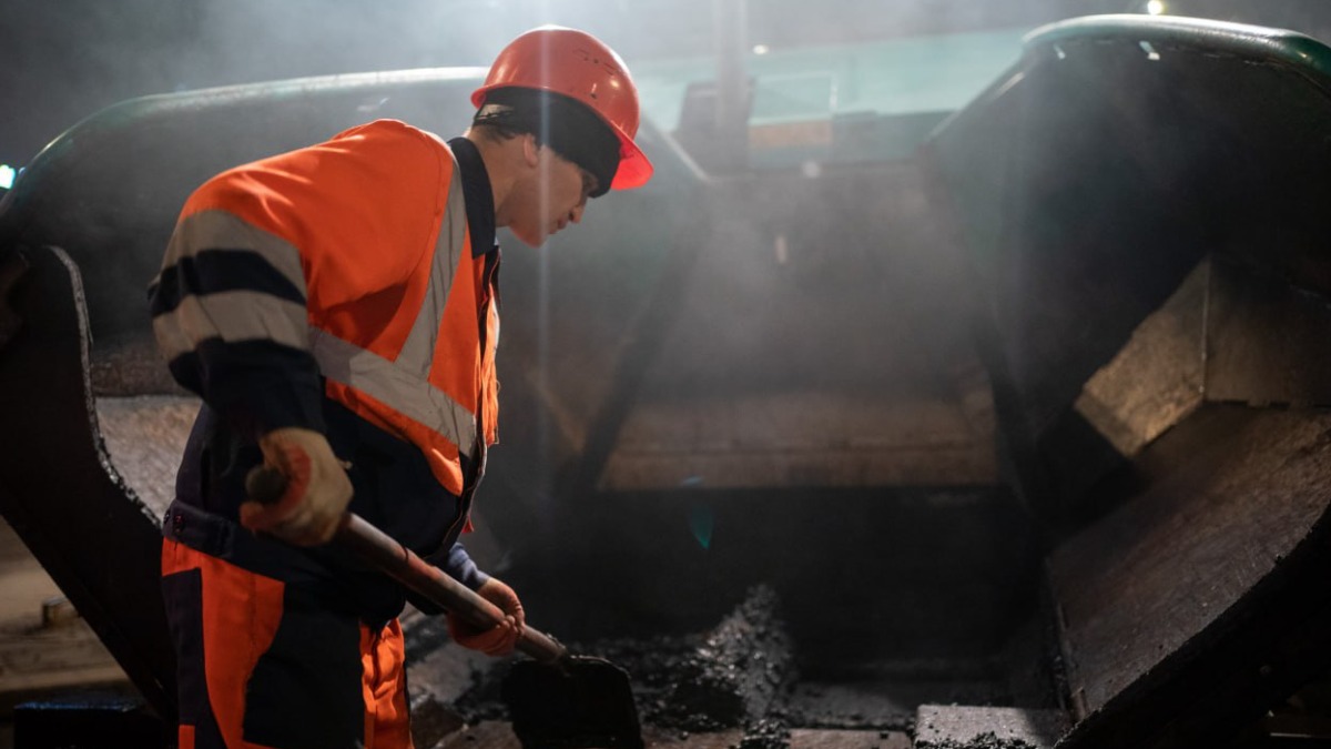 Дорожное покрытие заменили на Осенней улице в районе Крылатское