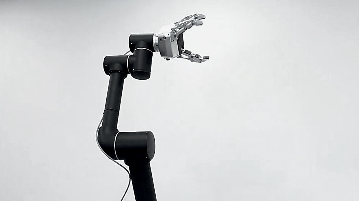 Мантуров: На внедрение робототехники в производство выделено 300 миллиардов рублей