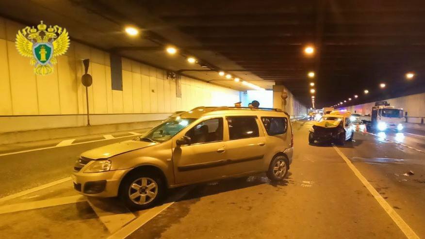 Три человека пострадали при ДТП в Гагаринском тоннеле