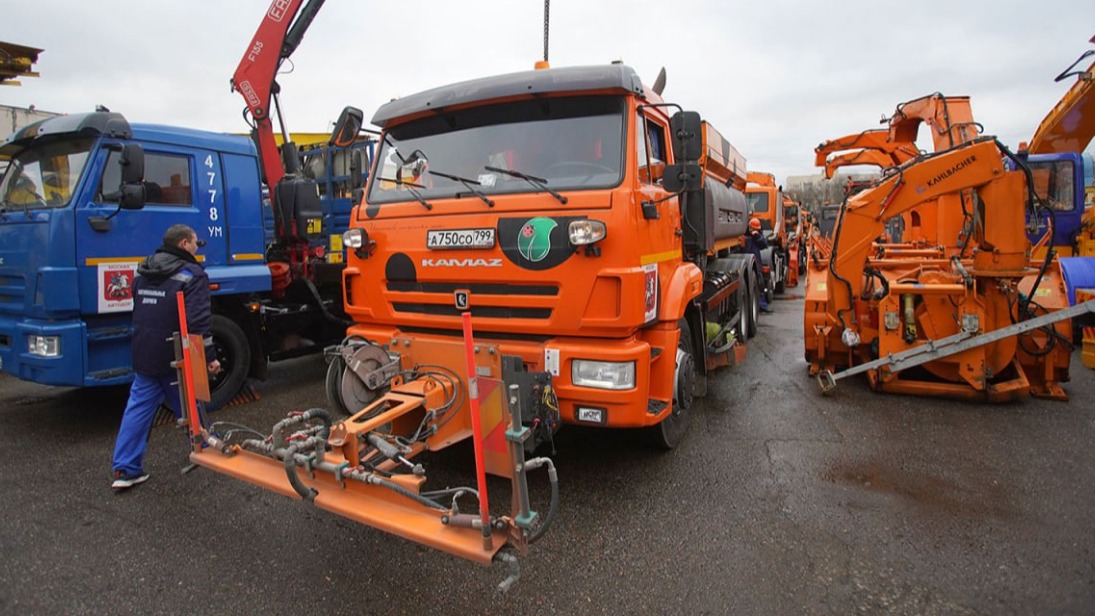 Первую противогололедную обработку в этом сезоне провели в Москве