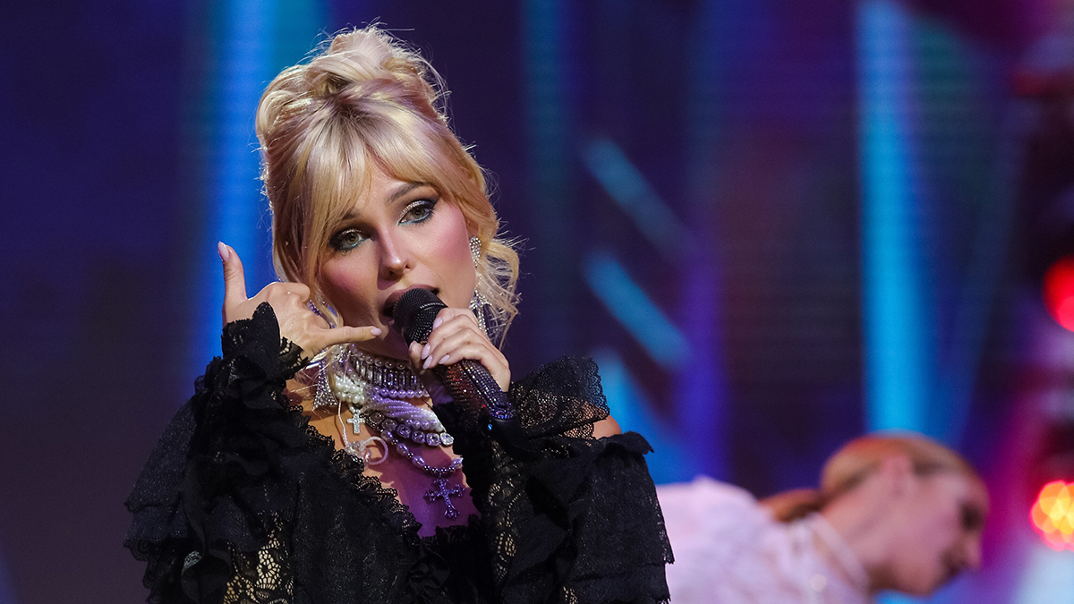 «Состоялись крестины»: певица Ханна рассказала, как отметила День матери