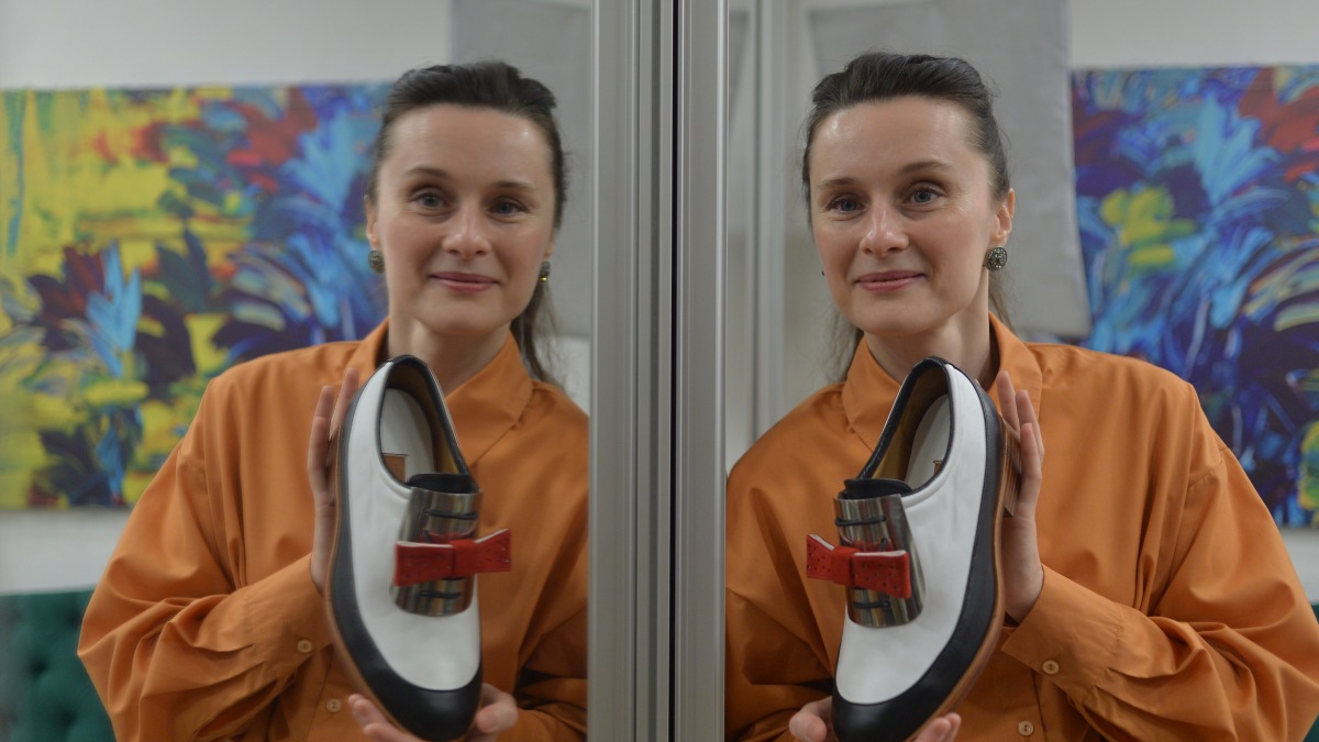 Индивидуальный предприниматель Дарья Деткина оформила заявку на грант при помощи центра услуг для креативного бизнеса и купила оборудование для производства обуви