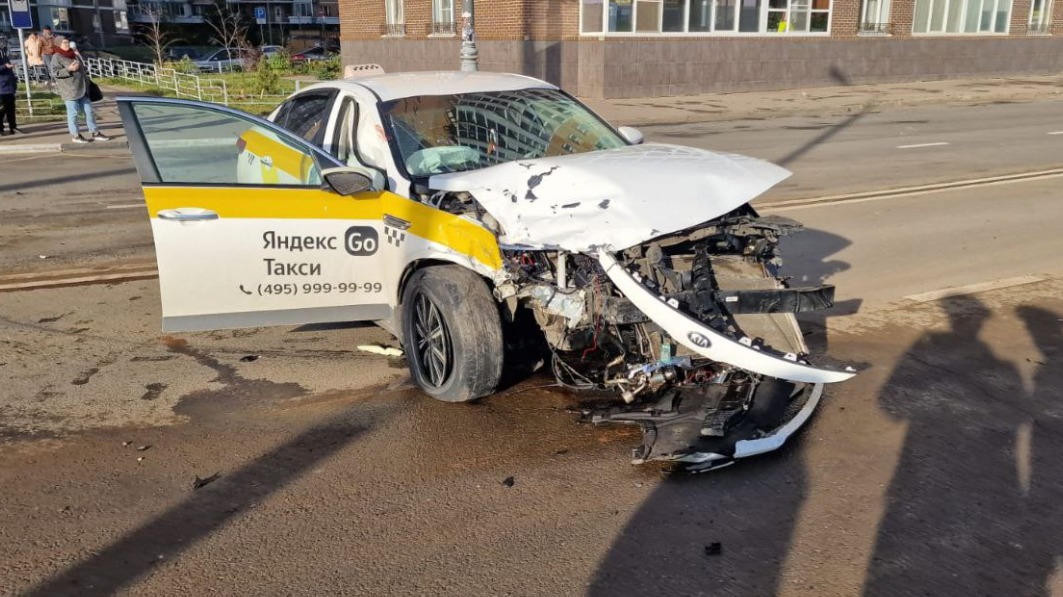 Прокуратура взяла на контроль расследование ДТП с участием такси в Люберцах