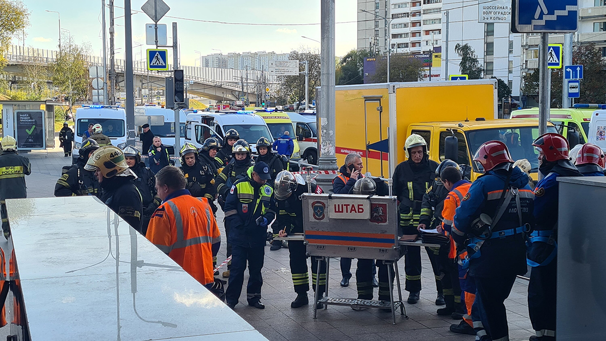 Порезало осколками: очевидцы рассказали об инциденте на станции метро «Печатники»