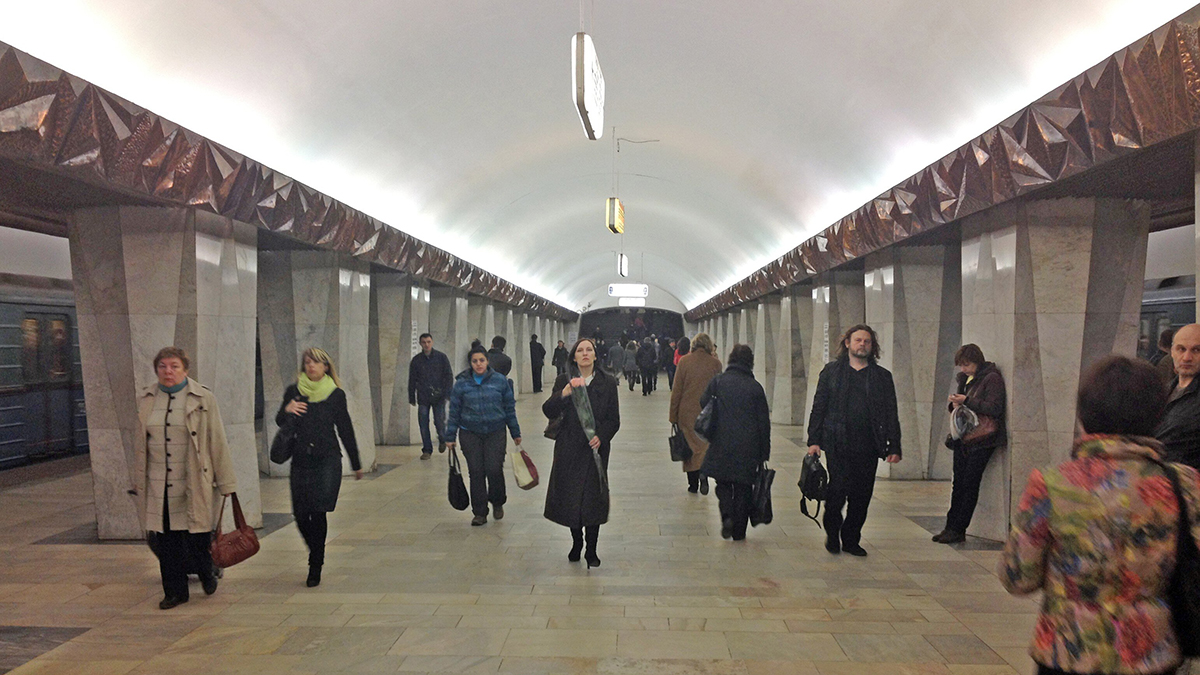 «112»: Еще одну девушку укололи в метро в Москве