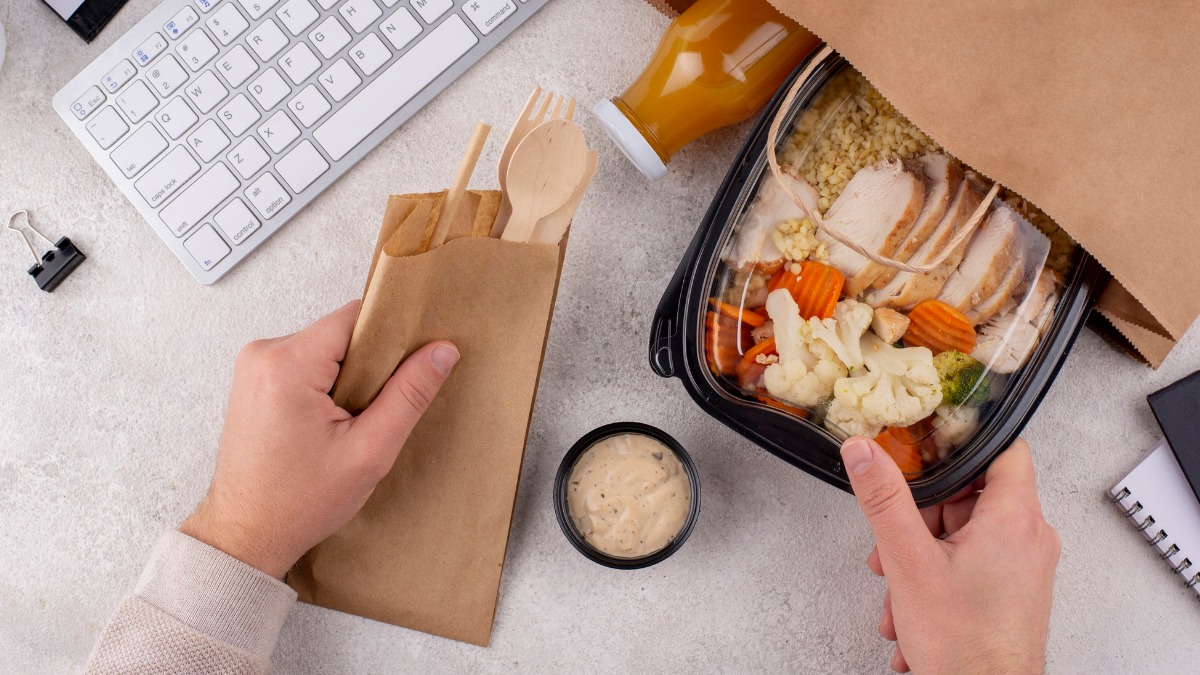 В минувшие выходные в Москве спрос на доставку еды вырос на 22 процента