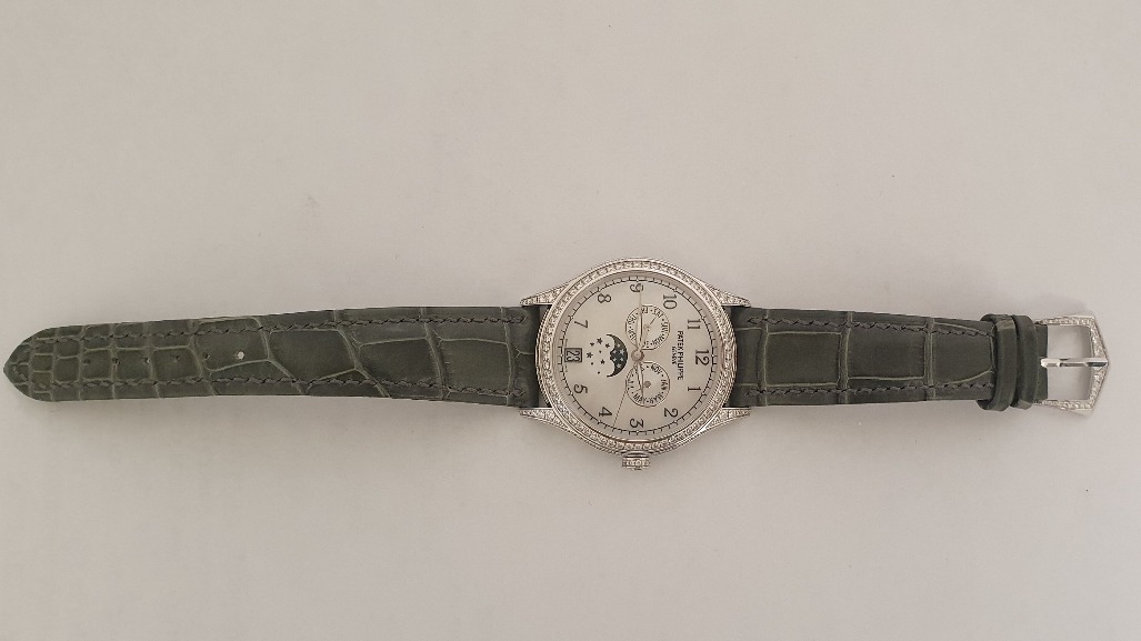 Таможенники в Санкт-Петербурге обнаружили у пассажирки из США дорогие часы