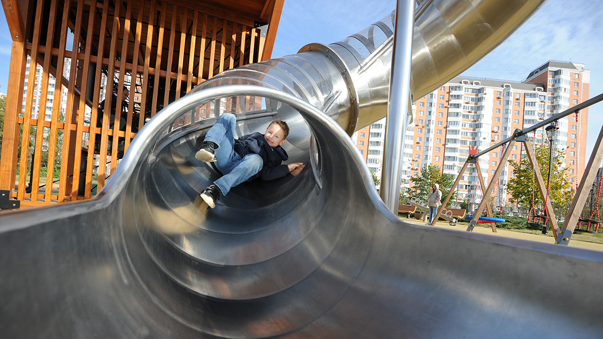 Более 30 дворов в трех районах Москвы благоустроят на средства от платных парковок