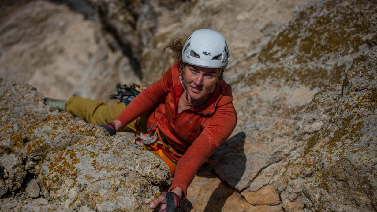 Эвакуацию тела погибшей в Непале альпинистки Оленевой сочли невозможной