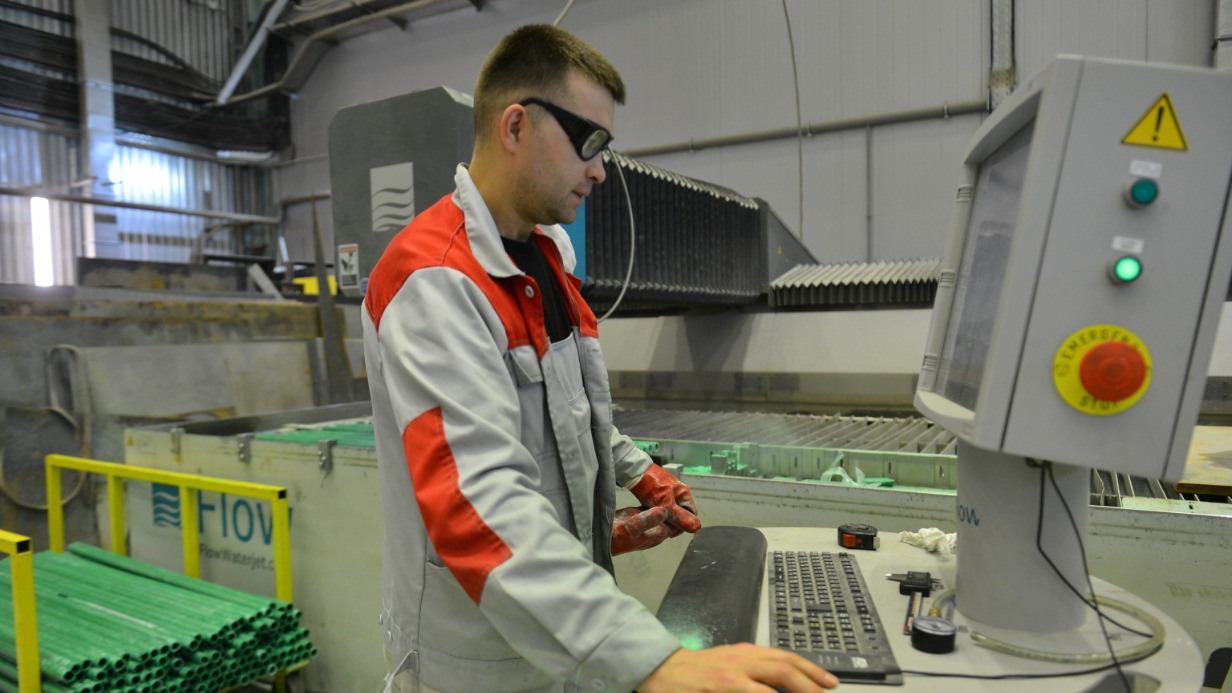 Столичный производитель поставил резиновые дорожные плиты при строительстве жилого комплекса