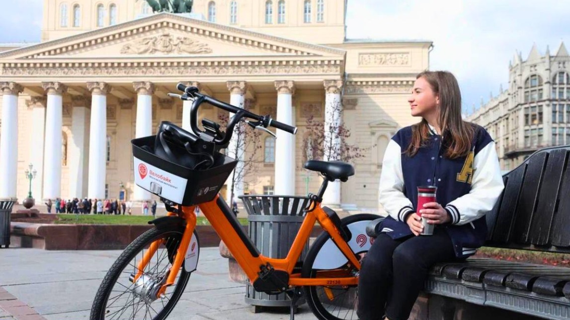 Москвичам напомнили о бесплатных поездках на велосипедах до конца сезона