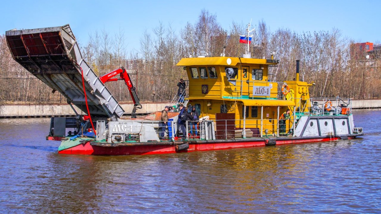 Около 600 тонн мусора собрали с водной акватории Москвы за год