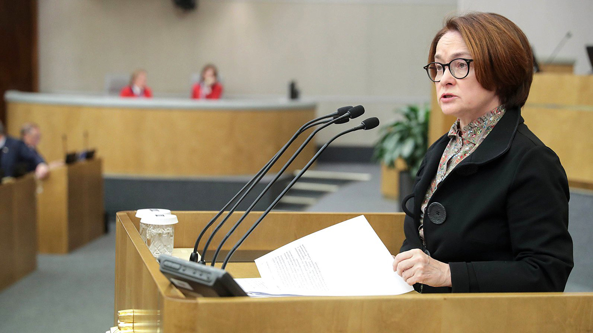 «Видимо, холодно»: Собчак удивилась внешнему виду Набиуллиной в Госдуме