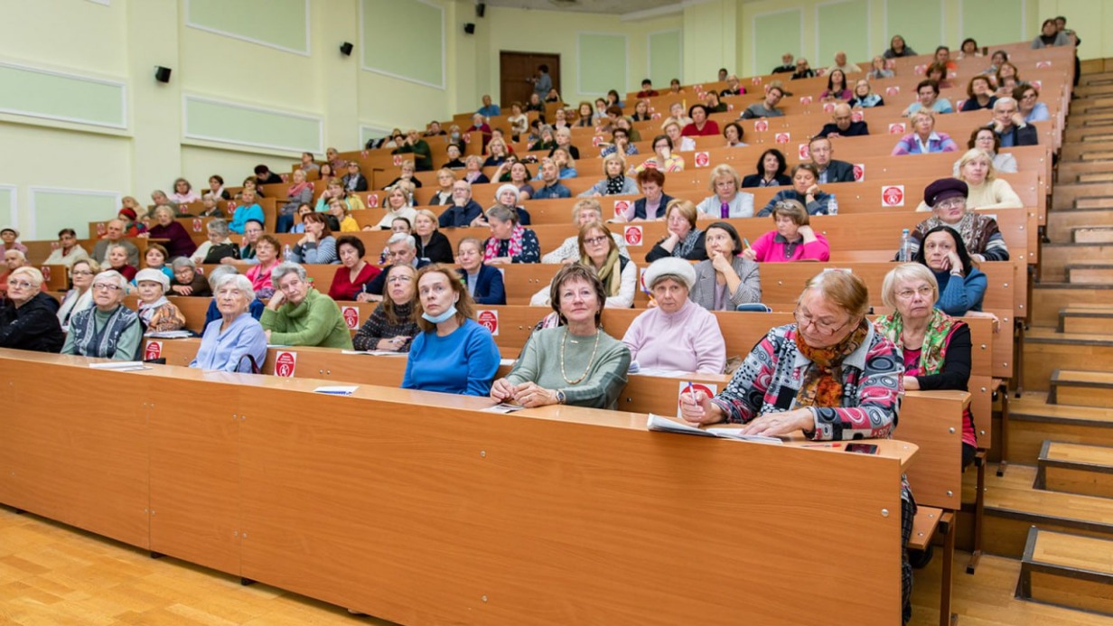 Для участников «Московского долголетия» организовали занятия в 24 вузах