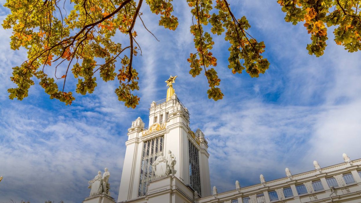 Собянин: На ВДНХ завершена реставрация еще двух исторических павильонов