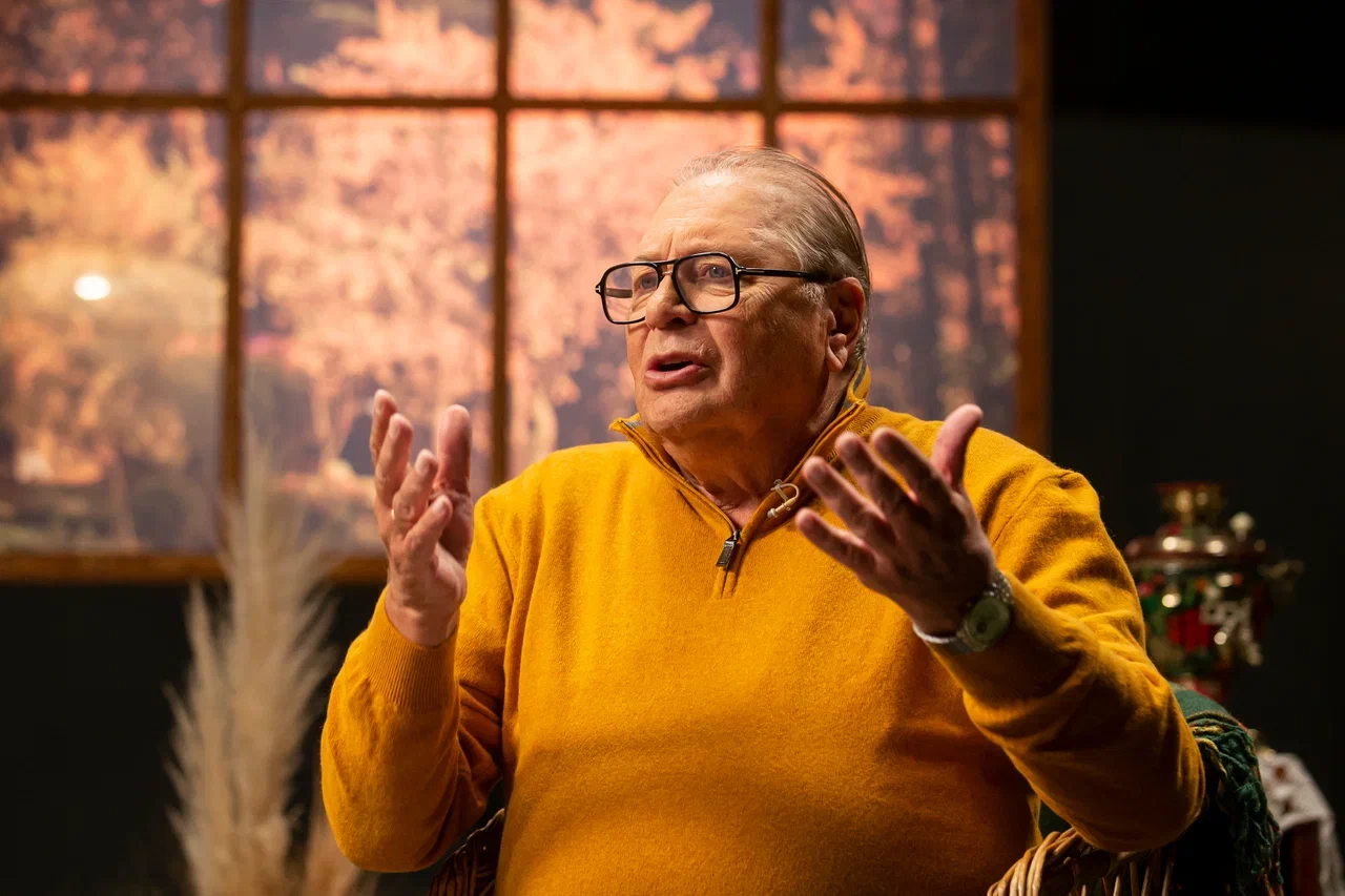 Харатьян, Немоляева, Дружинина и другие звезды проведут киноэкскурсию по улицам «советской столицы» 