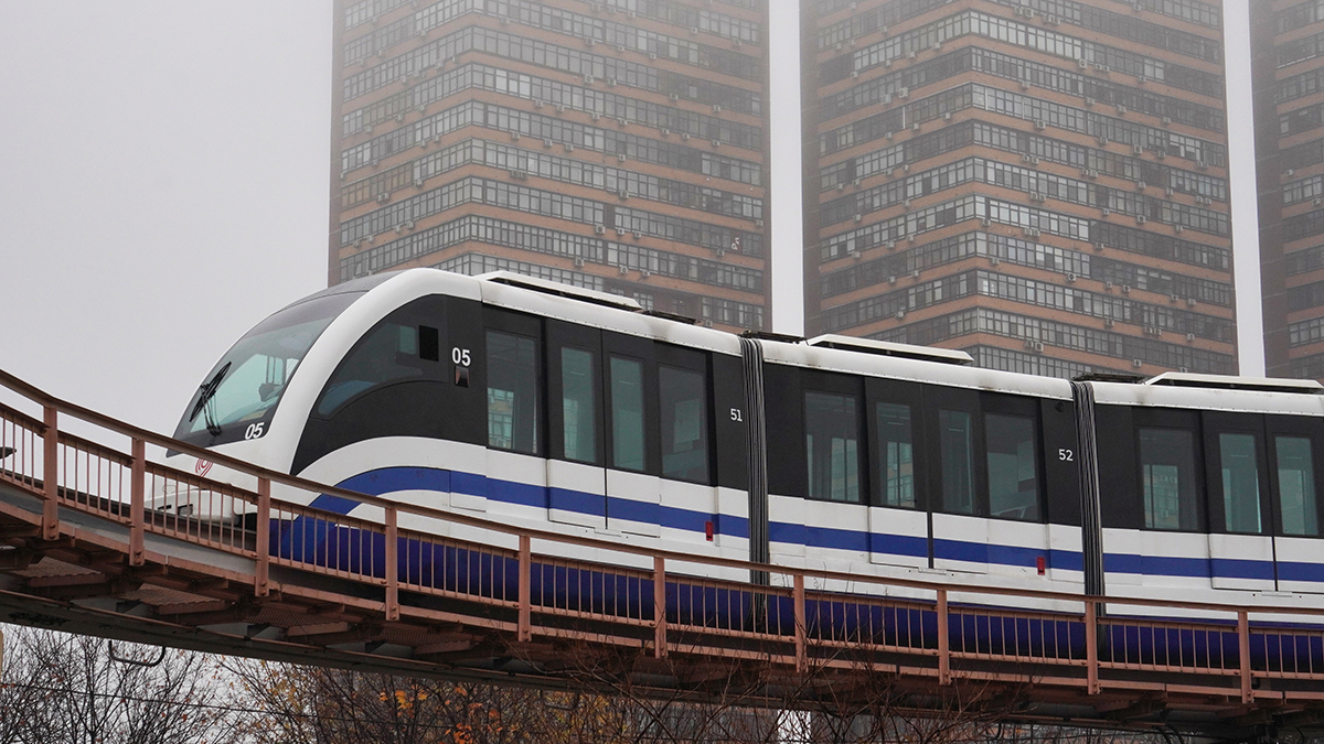 «Ушла эпоха»: последние рейсы отправились на столичном монорельсе (видео)