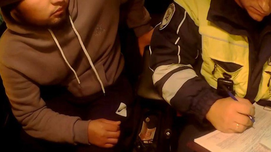 Водитель попытался дать взятку сотруднику ГИБДД в Москве и стал фигурантом дела