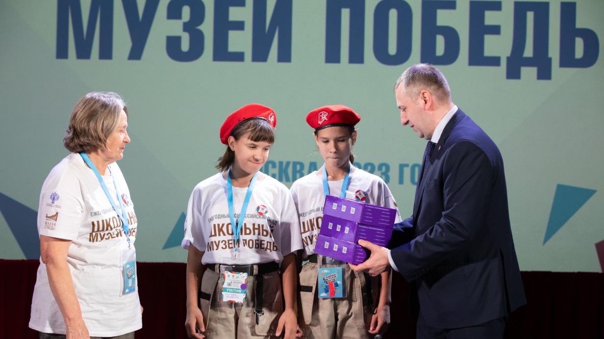 Лучшим активистам школьных музеев вручили награды в Музее Победы