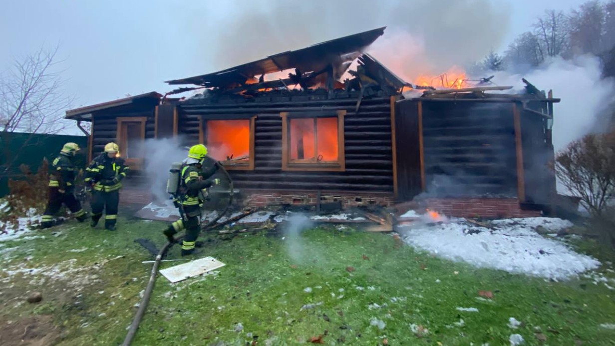 Мужчина погиб при пожаре в частном доме в Новой Москве