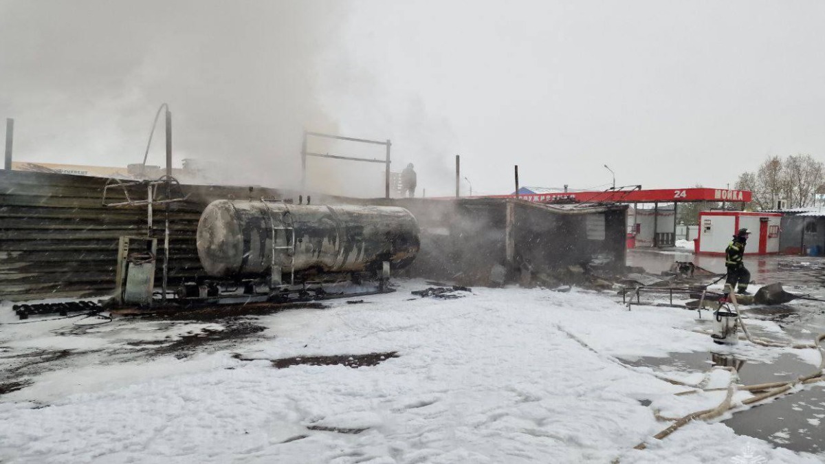 В результате пожара на АЗС возле аэропорта Шереметьево пострадали пять человек