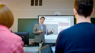 Столичных инженеров учат работать на заводах будущего 