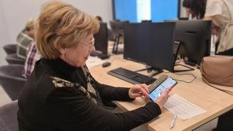 Центры московского долголетия приглашают горожан «серебряного» возраста изучить современные технологии