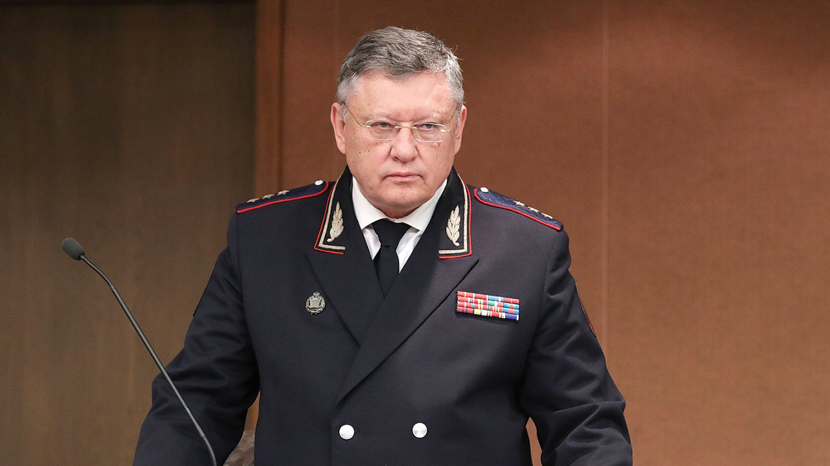 Замглавы МВД Зубов: Приезжающие в Россию мигранты будут обязаны купить телефон