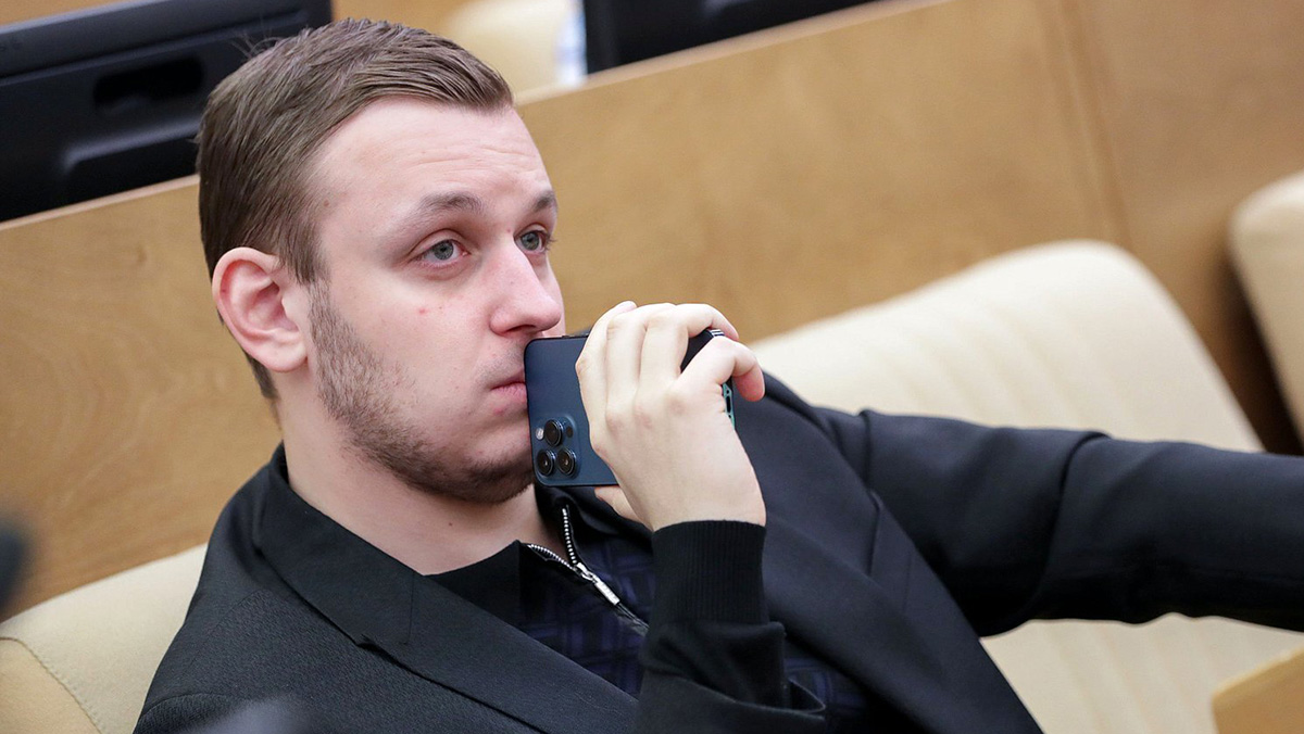 Госдума прекратила полномочия депутатов Белоусова и Власова