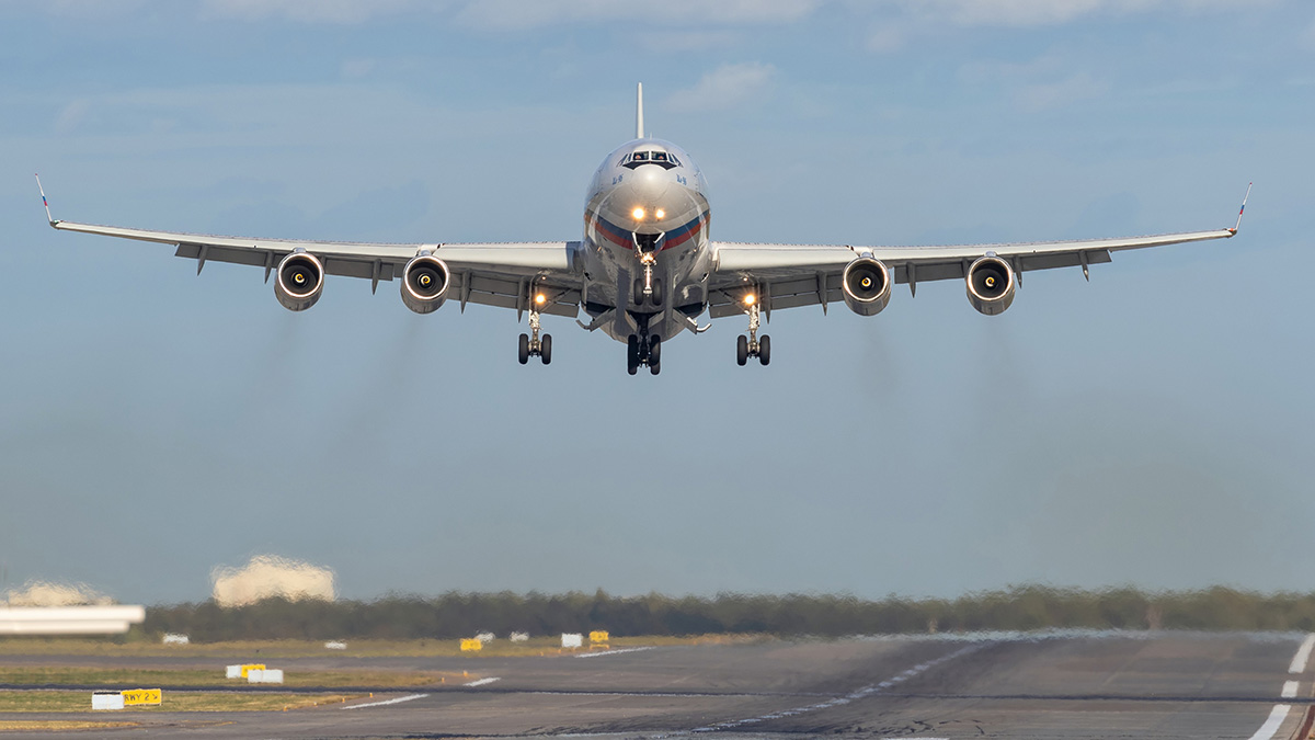 Эксперт Гусаров рассказал, какие самолеты расконсервируют в России